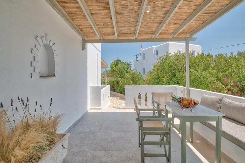 Marinatou Suites Antiparos Town Quarto foto