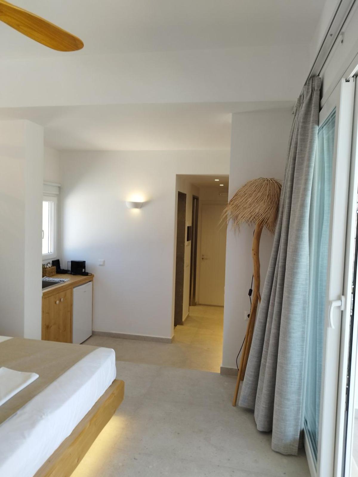 Marinatou Suites Antiparos Town Quarto foto